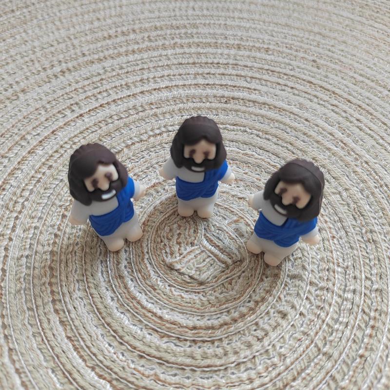 Jesus Mini Statue, 24pcs Cute Jesus Ornament, Creative Religious Party Gift for Family & Friend, Outdoor Holiday Decoration Ornament