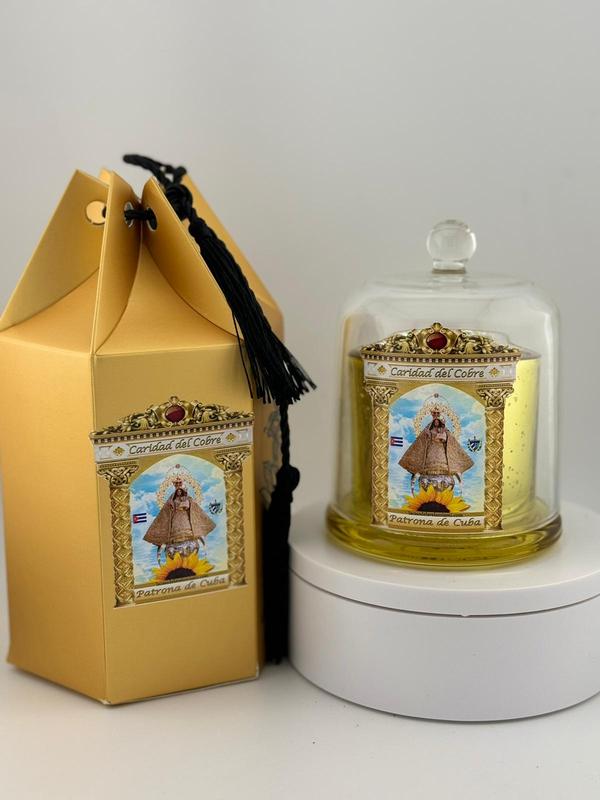 Vela para la Caridad del Cobre, Vela dedicada a la Virgen María, la patrona, representa el amor de una madre. Perfecta para regalos y ceremonias, altamente perfumadas.