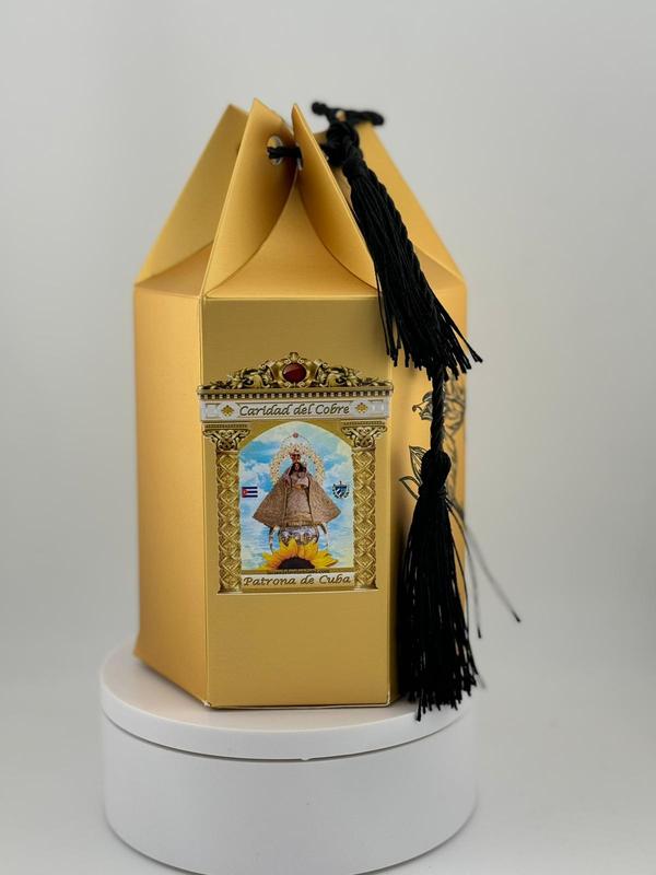 Vela para la Caridad del Cobre, Vela dedicada a la Virgen María, la patrona, representa el amor de una madre. Perfecta para regalos y ceremonias, altamente perfumadas.