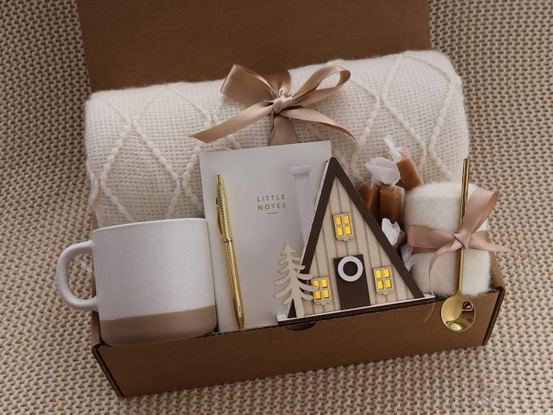 Holiday gift box, Christmas gift idea, warm gift, winter gift box, sending a hug, gift box for women, hygge gift idea, NEW YEAR GIFT