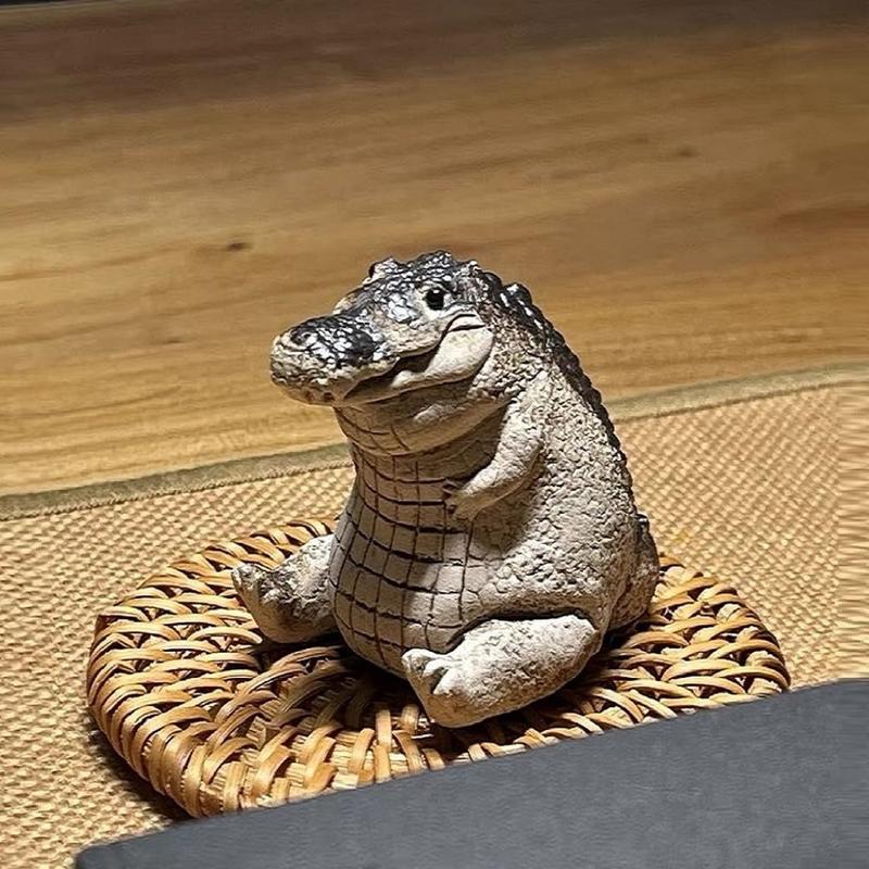 Greg Handmade Crocodile Figurine, Greg Alligator Statue Tea Ceremony Desk Pet, Animal Ornament Gifts for Tea Lover Friends Chritmas Party Favors