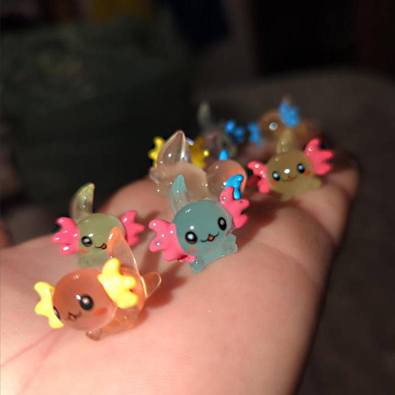 Random Color Glow in The Dark Miniature Animal Statues, 8 Counts 16pcs Mini Resin Animals for DIY Dollhouse Decorations, Home Decorations, Car Decorations, Christmas Gift