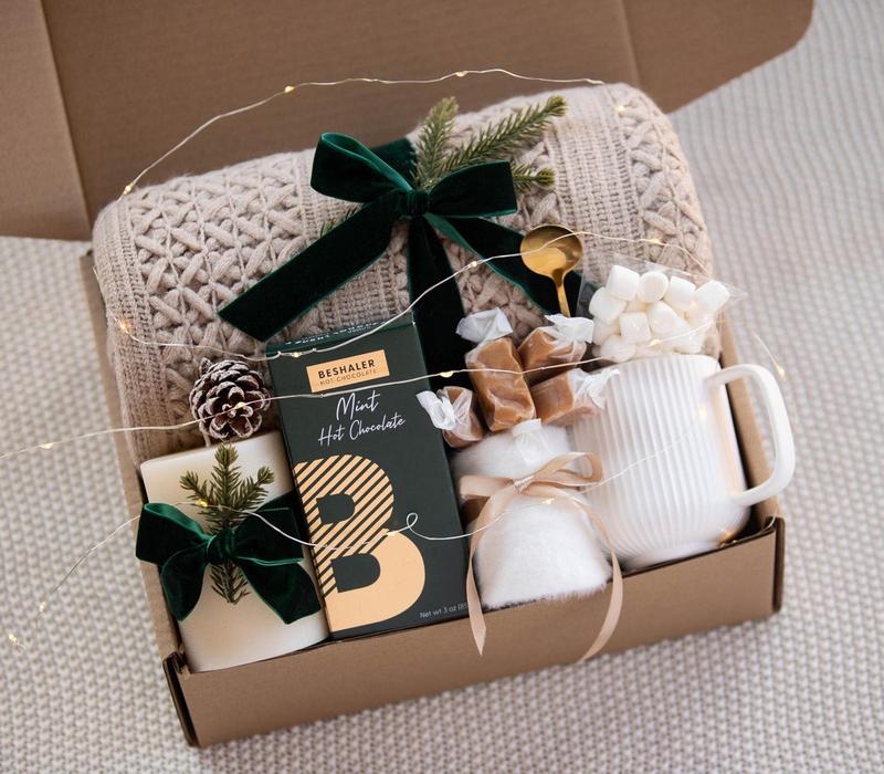 Christmas Gift Box, Cozy Gift for Friend, Hygge Gift Box, Winter Gift Basket for Women, Hygge Gift Box for women, Cozy Gift Box, Care Package Holiday Gift Box | Trendy Gift Box, Christmas Gift Box