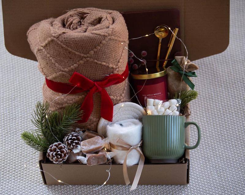 Christmas Gift Box, Cozy Gift for Friend, Hygge Gift Box, Winter Gift Basket for Women, Hygge Gift Box for women, Cozy Gift Box, Care Package Holiday Gift Box | Trendy Gift Box, Christmas Gift Box