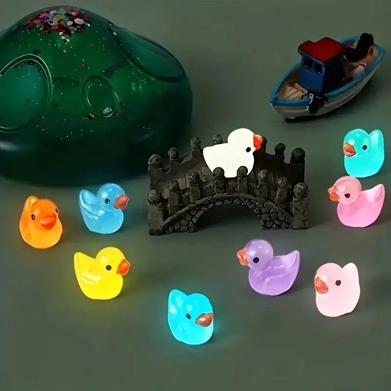 Cute Duck Design Ornament, Random Color Glow in The Dark Mini Desktop Decoration, Home Decor for Living Room Bedroom Dining Room