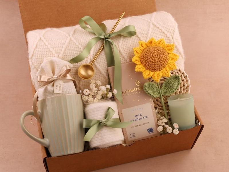 hygge gift box, gift box, mothers day gift set for her mom, miss you,a hug, gift for colleagues