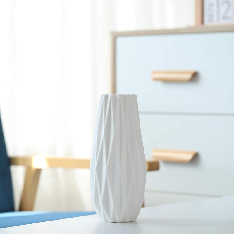 Simple White Ceramic Vase, Modern Home Decoration Porcelain Vase Flower Vase Origami Design, Flower Arrangement Decoration Shooting Props