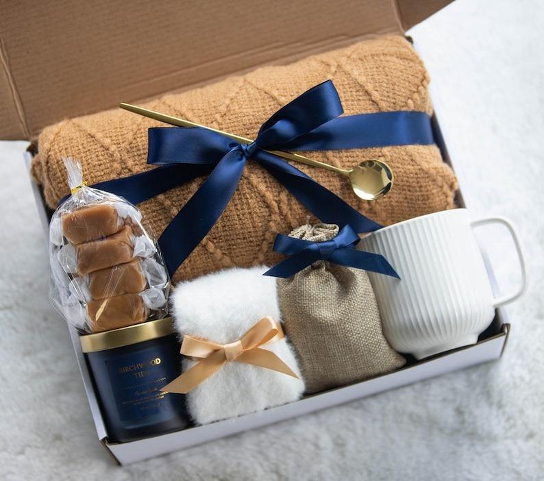 Christmas Gift, Christmas Gift Box, Gift Box for Women, Gift Basket for Best Friend, Gift for Mom, Wife Gift, Holiday Gift